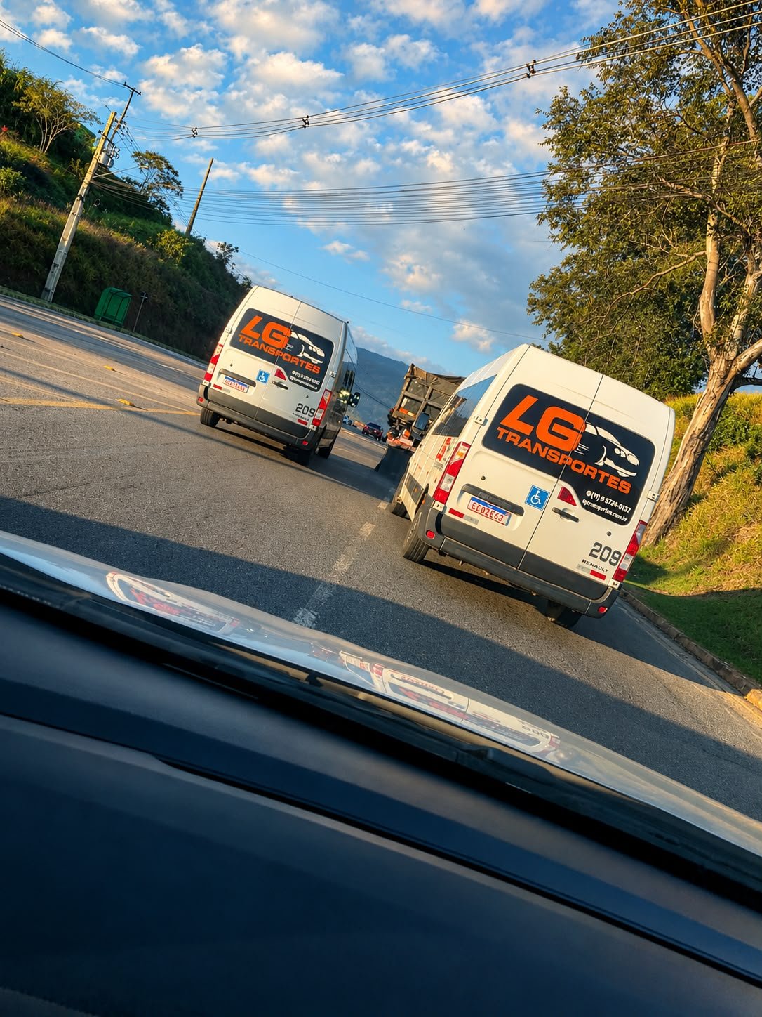 Vans LG Transportes em rota